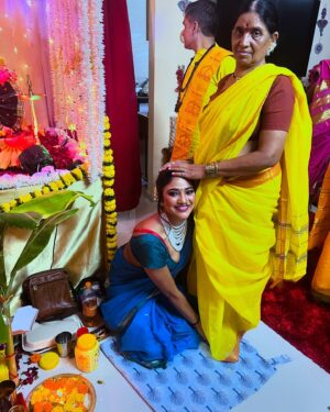 Ruks Khandagale Instagram - Mom dad 🧿