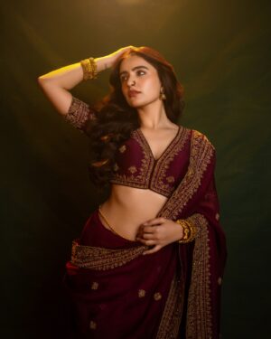 Rukshar Dhillon Instagram - Apsara Aali🪷

Team♥️
@manogna_gollapudi @pranil_chintewar @pujashrijain @makeupbyradhikadave @theblindersstudio @ravi_here_ 
@jigarmaliofficial @petalsbyswathi