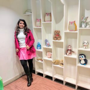 Rumana Nazarali Instagram - Yup, I’m layering while others are enjoying the weather in their regular outfits🤣🤣🤣