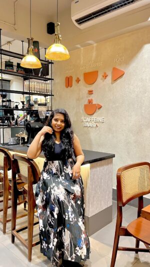 Rumana Nazarali Instagram - Solo date at a cafe which has an all-day breakfast menu and full meals along with amazing variety of coffee, where I can work or read in their indoor seating or enjoy the weather and hustle-bustle of #ChurchStreet in their outdoor seating area, only at @thecaffeinebaar.