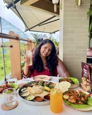 Rumana Nazarali Instagram - @one8.commune #Bengaluru is celebrating its first Onam with a Sadya, curated by Chef @chefagnibh, only on 14th and 15th September.

While a vegetarian Sadya is on the menu, there are some amazing lip-smacking non-veg dishes on the menu too which I absolutely enjoyed. My pick would be Kerala Style Pomfret, Prawn Ghee Roast and Mutton Pepper Fry.

Truly, a wonderful food experience at #one8communebangalore #BangaloreKohling #OnamFeast #one8commune