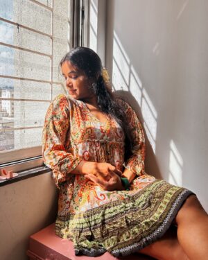 Rupali Wakode Instagram - Vibe is vibing🤓
Winters   Sunlight   Cats❤️💕

#metime #afterlongtime #selfportrait #winter #holiday