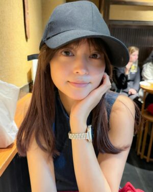 Ryoko Kobayashi Instagram - .
本日より
J-WAVE 「INSPIRE TOKYO 2024 WINTER」⛄️
楽しんでいますか？

今週はちょっぴり体調を崩し
ご心配をおかけしてしまいましたが
たろさんのお肉もいただいて元気チャージ🙌🏻

声をかけてくださった皆さま、
心配のメッセージ、DMくださった皆さまありがとうございます。

明日は盛りだくさんDAY🙌🏻
6:00-9:00 J-WAVE 「early glory」
13:00-15:00
世田谷みやげ🎊20周年記念イベント🎊
表彰式とトークショー✨
早寝して、朝から頑張るぞ💪
お待ちしております〜！

@earlyglory813 
@setagayalifemagazine

※写真はいつぞやの🤳