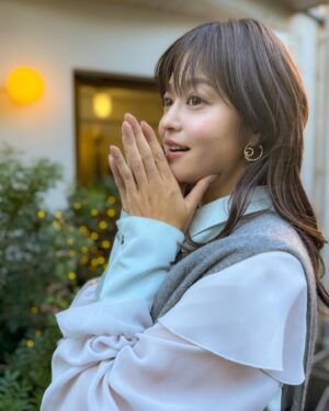 Ryoko Kobayashi Instagram - .
34→35 📷✨

💄
@naokoshinohara 
👗　
@umedakazuhide 
@yukishimane_
