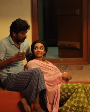 Saanve Megghana Instagram - is Happy! 😍

Happy looking at my family happy
Happy looking the audience laugh crazy 
Happy to have worked with a brilliant talented cast and crew 
Happy listening to those claps by the end of the film 
Happiessst receiving so much love for Vennila! ♥️

#Kudumbasthan #BTS #Family