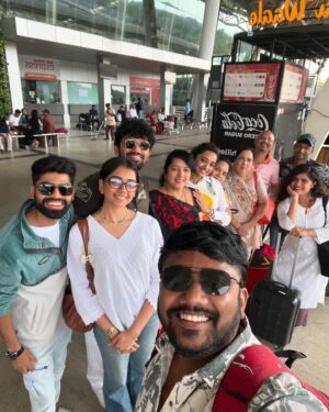 Saanve Megghana Instagram - is Happy! 😍

Happy looking at my family happy
Happy looking the audience laugh crazy 
Happy to have worked with a brilliant talented cast and crew 
Happy listening to those claps by the end of the film 
Happiessst receiving so much love for Vennila! ♥️

#Kudumbasthan #BTS #Family