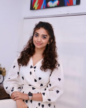 Saanve Megghana Instagram - Here is a dump of hopping from one promotional event to another in Chennai. Just wearing some comfortable clothes, trying to speak in Tamil, pushing our film as much as possible and smiling as much as I can. 

And here it is.
