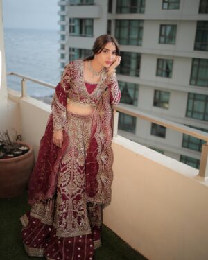 Saboor Aly Instagram - Loving this festive outfit by @maryamhussain_official . So regal and so stunning! They are Prebooking today so get yours right now! 💖

Marwa by Maryam Hussain
4 Piece Unstitched Collection
www.maryamhussain.pk

#MarwaByMaryamHussain #Marwa #MaryamHussain #Meer