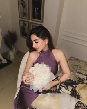 Saboor Aly Instagram - Will you be my valentine? That was a rhetorical question, you have no choice - we’re married. 🧟‍♀️

Xoxo 💋 
@aliansari_a2