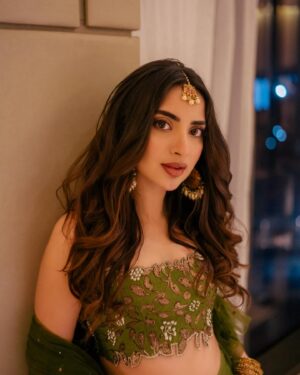 Saboor Aly Instagram - 🪷
.
.
.
.
@zainabzulfiqarofficial 
@thrupolaroids 
@iamwaleednadeem