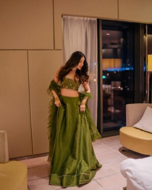 Saboor Aly Instagram - 🪷
.
.
.
.
@zainabzulfiqarofficial 
@thrupolaroids 
@iamwaleednadeem