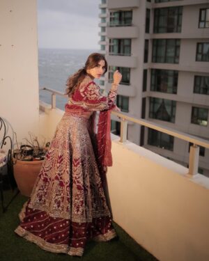 Saboor Aly Instagram - Loving this festive outfit by @maryamhussain_official . So regal and so stunning! They are Prebooking today so get yours right now! 💖

Marwa by Maryam Hussain
4 Piece Unstitched Collection
www.maryamhussain.pk

#MarwaByMaryamHussain #Marwa #MaryamHussain #Meer
