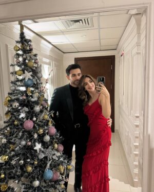Saboor Aly Instagram - 🎄🎁🎂🍫
.
.
.

@samankafridi 👭🏼