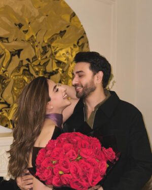 Saboor Aly Instagram - Will you be my valentine? That was a rhetorical question, you have no choice - we’re married. 🧟‍♀️

Xoxo 💋 
@aliansari_a2