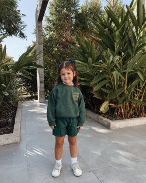 Sabrina Garciarena Instagram - Feliz comienzo mi amor ! K5
Que grande estás y que feliz me hace verte tan contenta ! 
Primer dia del último año de Jardín 💕🧸

Te amo ❤️‍🔥