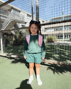 Sabrina Garciarena Instagram - Feliz comienzo mi amor ! K5
Que grande estás y que feliz me hace verte tan contenta ! 
Primer dia del último año de Jardín 💕🧸

Te amo ❤️‍🔥