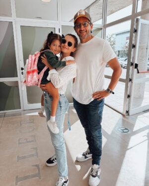 Sabrina Garciarena Instagram - Feliz comienzo mi amor ! K5
Que grande estás y que feliz me hace verte tan contenta ! 
Primer dia del último año de Jardín 💕🧸

Te amo ❤️‍🔥