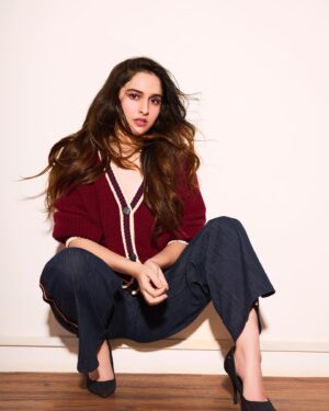 Sadia Khateeb Instagram - Not letting the winters go 🐞💅🏻

@sjframes @stylingbyvictor @sohail__mughal___ @melwanishweta @yashdeeps7 @contraststudiosmumbai