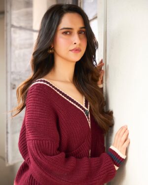 Sadia Khateeb Instagram - Not letting the winters go 🐞💅🏻

@sjframes @stylingbyvictor @sohail__mughal___ @melwanishweta @yashdeeps7 @contraststudiosmumbai