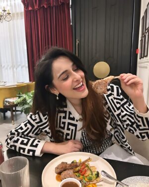 Sadia Khateeb Instagram - Never said NO to fun and food 🤍🤎❤️🖤