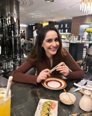 Sadia Khateeb Instagram - Never said NO to fun and food 🤍🤎❤️🖤