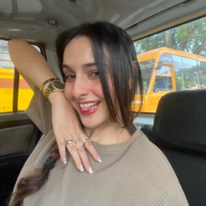 Sadia Khateeb Instagram - Mirror braids and nails , lately my tales 🤎