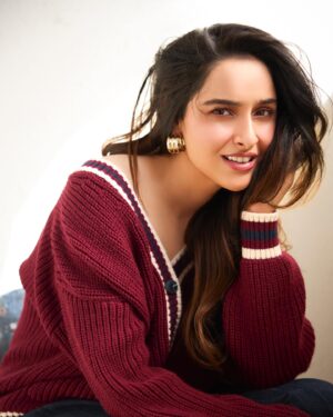 Sadia Khateeb Instagram - Not letting the winters go 🐞💅🏻

@sjframes @stylingbyvictor @sohail__mughal___ @melwanishweta @yashdeeps7 @contraststudiosmumbai