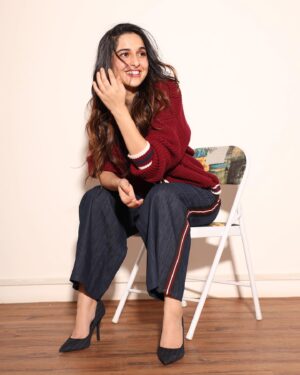 Sadia Khateeb Instagram - Not letting the winters go 🐞💅🏻

@sjframes @stylingbyvictor @sohail__mughal___ @melwanishweta @yashdeeps7 @contraststudiosmumbai