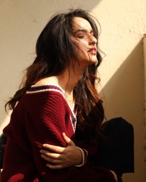 Sadia Khateeb Instagram - Not letting the winters go 🐞💅🏻

@sjframes @stylingbyvictor @sohail__mughal___ @melwanishweta @yashdeeps7 @contraststudiosmumbai