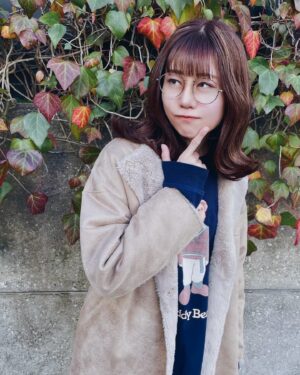 Sae Otsuka Instagram - もうすぐだいじな撮影なので
かっくいー感じにイメチェンしてもらいました💇‍♀️

表面のブリーチは
時間が経つといい具合にほどけて紛れ
まるで光にキラキラ透けるみたくなります

もしも、さえちとお揃いにしたくなったら
@shotac__ さんに相談してみてねっ笑