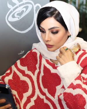 Sahra Asadollahi Instagram - مقام عیش میسر نمی‌شود بی‌رنج
بلی به حکم بلا بسته‌اند عهد الست

اکران فیلم برکه خاموش

Photo:@sabaphotography__ 
@arash_khodakaramiii