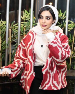 Sahra Asadollahi Instagram - مقام عیش میسر نمی‌شود بی‌رنج
بلی به حکم بلا بسته‌اند عهد الست

اکران فیلم برکه خاموش

Photo:@sabaphotography__ 
@arash_khodakaramiii