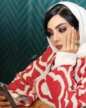 Sahra Asadollahi Instagram - مقام عیش میسر نمی‌شود بی‌رنج
بلی به حکم بلا بسته‌اند عهد الست

اکران فیلم برکه خاموش

Photo:@sabaphotography__ 
@arash_khodakaramiii