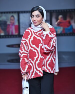 Sahra Asadollahi Instagram - مقام عیش میسر نمی‌شود بی‌رنج
بلی به حکم بلا بسته‌اند عهد الست

اکران فیلم برکه خاموش

Photo:@sabaphotography__ 
@arash_khodakaramiii