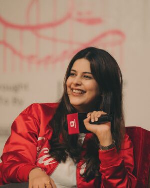 Saloni Khanna Instagram - Two girls did what they do in a closed room, but this time on stage. What fun. Pay us. Hi.