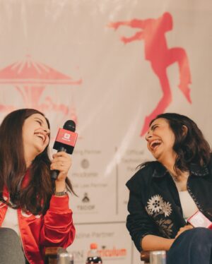 Saloni Khanna Instagram - Two girls did what they do in a closed room, but this time on stage. What fun. Pay us. Hi.
