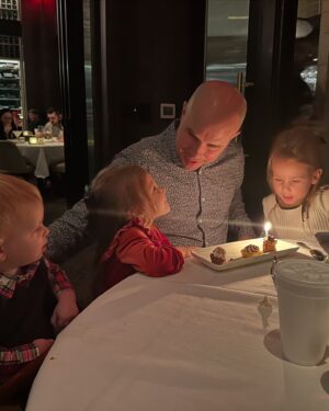 Samantha Droke Instagram - Christmas just keeps getting better and better as they grow! ❤️🥰🎄🎁