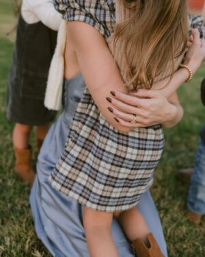 Samantha Droke Instagram - You’ll always be my home, my heart. 💛

📸 @lauramollphoto