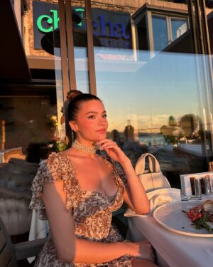 Samira Schoffel Instagram - Yazdan kalma çok güzel bir günden, paylaşmayı unutmuşum. 🙊🧡 Gün batımlarına ve Istanbul’a bayılıyorum. 🫠🌅

Reklam #ad