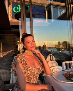 Samira Schoffel Instagram - Yazdan kalma çok güzel bir günden, paylaşmayı unutmuşum. 🙊🧡 Gün batımlarına ve Istanbul’a bayılıyorum. 🫠🌅

Reklam #ad