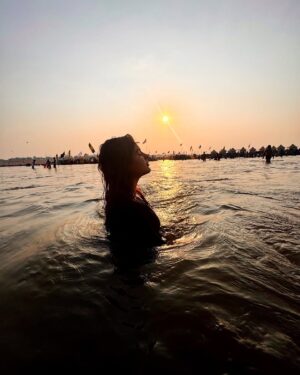 Samyuktha Instagram - Life unfurls its meaning when we glimpse the vastness beyond it. I cherish my culture for its boundless spirit, ever nourishing the stream of consciousness, like a sacred dip in the Ganga at Mahakumbh. 

#mahakumbh #prayagraj #kumbhmela #omnamahshivaya