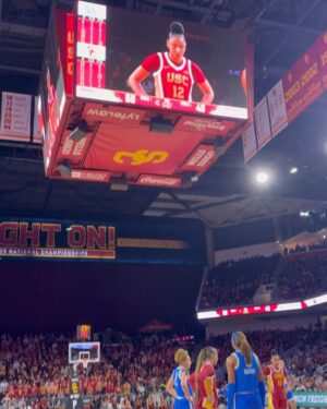 Sanaa Lathan Instagram - The usc vs ucla game was 🔥🔥🔥 last night #womensbasketball #loveandbasketball ❤️🏀