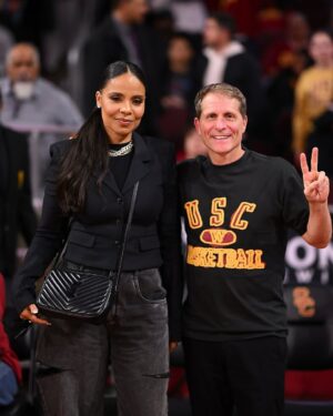 Sanaa Lathan Instagram - The usc vs ucla game was 🔥🔥🔥 last night #womensbasketball #loveandbasketball ❤️🏀