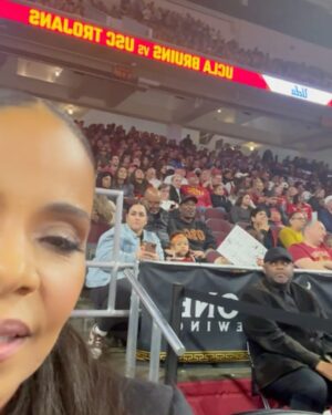 Sanaa Lathan Instagram - The usc vs ucla game was 🔥🔥🔥 last night #womensbasketball #loveandbasketball ❤️🏀