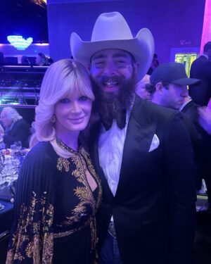Sandra Lee Instagram - What a star studded #Grammy weekend. So much money raised through @Musicares and everyone will be so grateful for it. My nephew @itebrycelee was my date and we ran into everyone from @michaelbuble and @jlo to @postmalone - who asked Bryce, who his Aunt Sandy was. Also @kennyg who’s a lovely acquaintance from Seattle, to the most beautiful and kind @parishilton and her mom @kathyhilton . It was a relief to actually get out and share in some joy for a moment-I am incredibly grateful for that. Love you all,  wish you were with me. 

Xoxo, Aunt Sandy

#pregrammyparty #grammyawards #musicares #etro #losangeles #grammyweekend #clivedavis