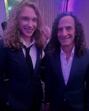 Sandra Lee Instagram - What a star studded #Grammy weekend. So much money raised through @Musicares and everyone will be so grateful for it. My nephew @itebrycelee was my date and we ran into everyone from @michaelbuble and @jlo to @postmalone - who asked Bryce, who his Aunt Sandy was. Also @kennyg who’s a lovely acquaintance from Seattle, to the most beautiful and kind @parishilton and her mom @kathyhilton . It was a relief to actually get out and share in some joy for a moment-I am incredibly grateful for that. Love you all,  wish you were with me. 

Xoxo, Aunt Sandy

#pregrammyparty #grammyawards #musicares #etro #losangeles #grammyweekend #clivedavis
