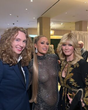 Sandra Lee Instagram - What a star studded #Grammy weekend. So much money raised through @Musicares and everyone will be so grateful for it. My nephew @itebrycelee was my date and we ran into everyone from @michaelbuble and @jlo to @postmalone - who asked Bryce, who his Aunt Sandy was. Also @kennyg who’s a lovely acquaintance from Seattle, to the most beautiful and kind @parishilton and her mom @kathyhilton . It was a relief to actually get out and share in some joy for a moment-I am incredibly grateful for that. Love you all,  wish you were with me. 

Xoxo, Aunt Sandy

#pregrammyparty #grammyawards #musicares #etro #losangeles #grammyweekend #clivedavis