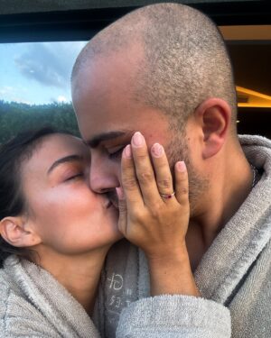 Sandra Silva Instagram - NEM QUERIA 🤭 SIM SIM SIM 💍 VAMOS CASAR CARAIIIIII