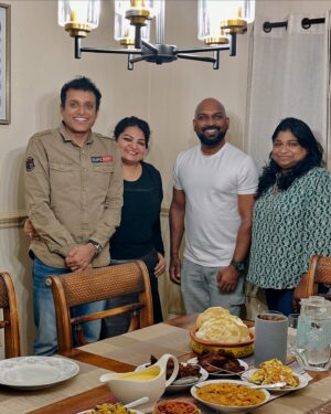 Sandra Thomas Instagram - A wonderful evening with fun, talks and naadan food. Thank you for the visit @sandrathomasofficial