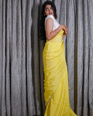 Sangeerthana Vipin Instagram - 💛🍂

Shot by @storiesbydeepu 
Outfit @toyajaofficial 
Styled by @bharathgandhiofficial 
Styling team @saisudhanag